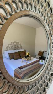 a bedroom with a bed and a large mirror at Apartamento Vista da Serra in Poços de Caldas