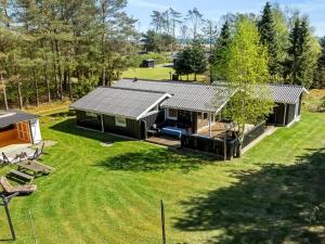 Zahrada ubytování Holiday Home Delco - 200m from the sea by Interhome