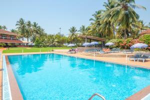 Бассейн в Nanu Beach Resort & Spa или поблизости