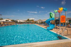 マリーナ・ディ・チェーチナにあるVillaggio Turistico La Cecinellaのギャラリーの写真