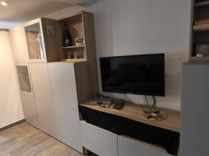 a living room with a flat screen tv on a wall at Ferienwohnung zwischen Steigerwald und Frankenhöhe für 2-3 Personen, barrierefrei in Gallmersgarten