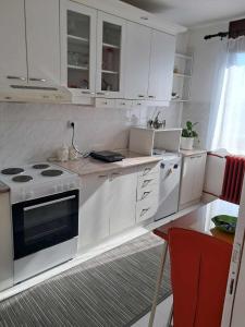 Una cocina o cocineta en Apartman MIKA