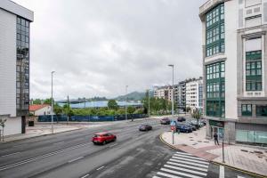 オビエドにあるSilken Apartamentos Goyaの車道