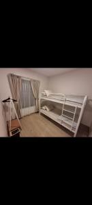 Postel nebo postele na pokoji v ubytování Enjoy and relax living villa style at anggrek mas 2