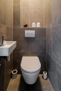 Ένα μπάνιο στο Your Modern Retreat Close to Rotterdam City Center