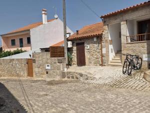 São Miguel de AchaにあるCasa São Sebastião - Casas BemHajaの家の外に停めた自転車