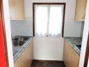 Η κουζίνα ή μικρή κουζίνα στο Quiet villa near the beach