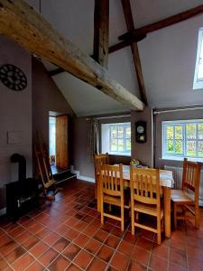 Khu vực ghế ngồi tại Orchard Cottage - a countryside stone cottage in a peaceful location