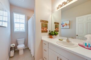 Koupelna v ubytování Near River and Parks LaBelle Family Home with Patio + 17 fotografií