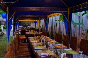 Reštaurácia alebo iné gastronomické zariadenie v ubytovaní Acacia Tree Garden Hotel