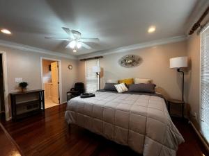 Postel nebo postele na pokoji v ubytování The River Retreat