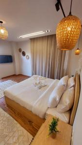 Postel nebo postele na pokoji v ubytování Zen Pyramids Luxury Villa + 39 fotografií