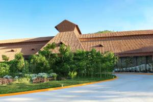 Un jardín fuera de Hotel Mundo Maya Calakmul