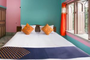 Postel nebo postele na pokoji v ubytování SPOT ON Loknath Hotel