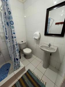 Ένα μπάνιο στο Hostal Piedras Rojas