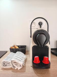 a toaster sitting on the floor next to a basket at Stelina Haussmann - Balcony in Villeneuve-sur-Lot