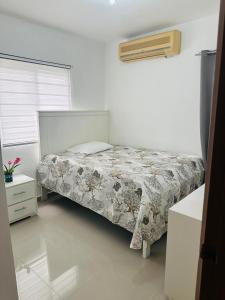 Postel nebo postele na pokoji v ubytování Apartamento muy cerca de la embajada Americana