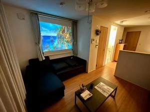 Televiisor ja/või meelelahutuskeskus majutusasutuses Bisk Park Higashijujo - Vacation STAY 83637v