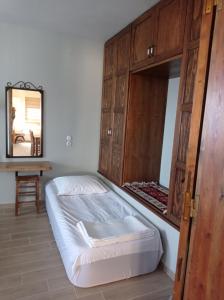 Postel nebo postele na pokoji v ubytování Erifyli near Mylopotamos in Pelion