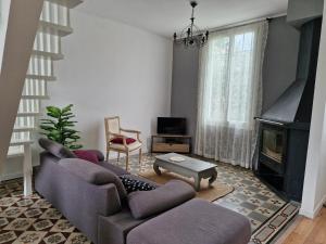 Χώρος καθιστικού στο Villa paisible avec wifi, piscine et jardin