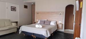 a bedroom with a bed with two towels on it at La Fontana Cabañas in San Carlos de Bariloche