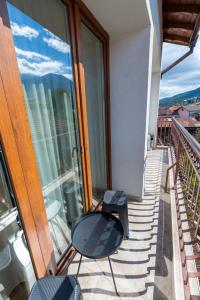 a black chair sitting on a balcony with a view at Apart house EMA 2 in Bansko