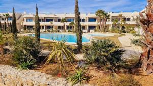 Hồ bơi trong/gần Private jacuzzi, heated pool, AC, garage, 250m beach,