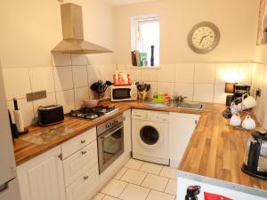 Kuchyň nebo kuchyňský kout v ubytování Peartree Cottage