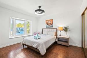 Postel nebo postele na pokoji v ubytování Spacious Family Retreat in San Dimas Great Location