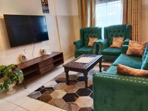 TV a/nebo společenská místnost v ubytování Buxton Point Kandy Epic Two Bedroom Apartments