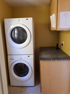 a washing machine and a washer in a kitchen at Capitola Pelican House in Capitola