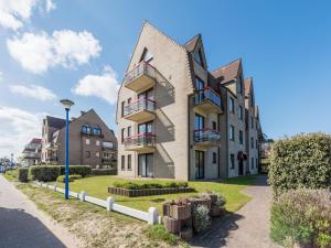 an apartment building with a building at Aubépine premier in Sint-Idesbald