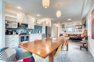 Kuchyň nebo kuchyňský kout v ubytování Luxury Penthouse - Rooftop Deck - 3BR - AC