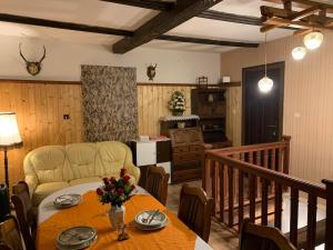 Χώρος καθιστικού στο Chata Na Suché Kamenice