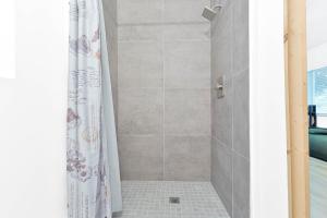 Koupelna v ubytování Miami Modern Studio minutes to Wynwood & Downtown + 30 fotografií