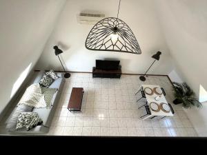 Posezení v ubytování Appartement lumineux avec entrée indépendante + 2 fotografie