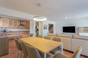 Η κουζίνα ή μικρή κουζίνα στο Obsidian Canarysol Los Cristianos