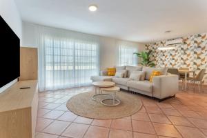 Μια τηλεόραση ή/και κέντρο ψυχαγωγίας στο Obsidian Canarysol Los Cristianos