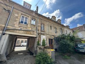an old stone building with a garage in front of it at Beautiful apartment in Chantilly center in Chantilly