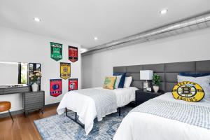 Postel nebo postele na pokoji v ubytování 3BR3Bth Penthouse 2 Parking Spaces TD MIT Harvard + 90 fotografií