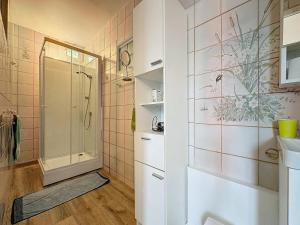 Ένα μπάνιο στο Family home close to Chantilly, Astérix, CDG +13 φωτογραφίες