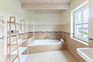 Koupelna v ubytování Steife Brise + 44 fotografií