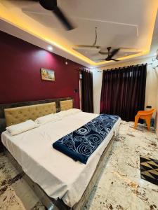 Ένα ή περισσότερα κρεβάτια σε δωμάτιο στο Hotel Pramod Garden