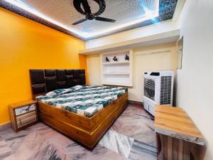 Ένα ή περισσότερα κρεβάτια σε δωμάτιο στο Vatsalya bhawan