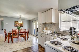 a kitchen and dining room with a table and chairs at 5 Mi Circle B Bar Reserve Lakeland Getaway! in Lakeland