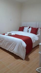 Ένα ή περισσότερα κρεβάτια σε δωμάτιο στο Oasis gardens Deliverance road +7 φωτογραφίες