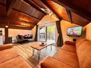 TV a/nebo společenská místnost v ubytování Chalet Four Seasons