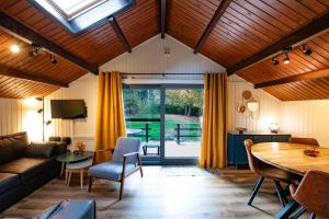 Χώρος καθιστικού στο Chalet Evergreen