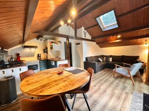 Χώρος καθιστικού στο Chalet Evergreen +17 φωτογραφίες