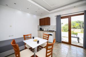 Kuchyň nebo kuchyňský kout v ubytování Infinity Apartments
